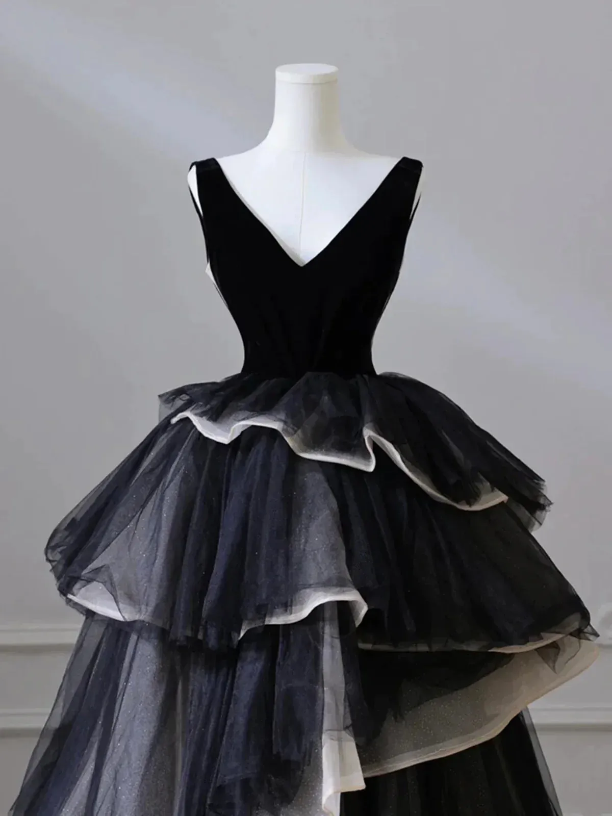 Formal Women's Dresses Black V Neck Tulle Tiered Long Formal Prom Dress Party Gown Prom Dress Stores